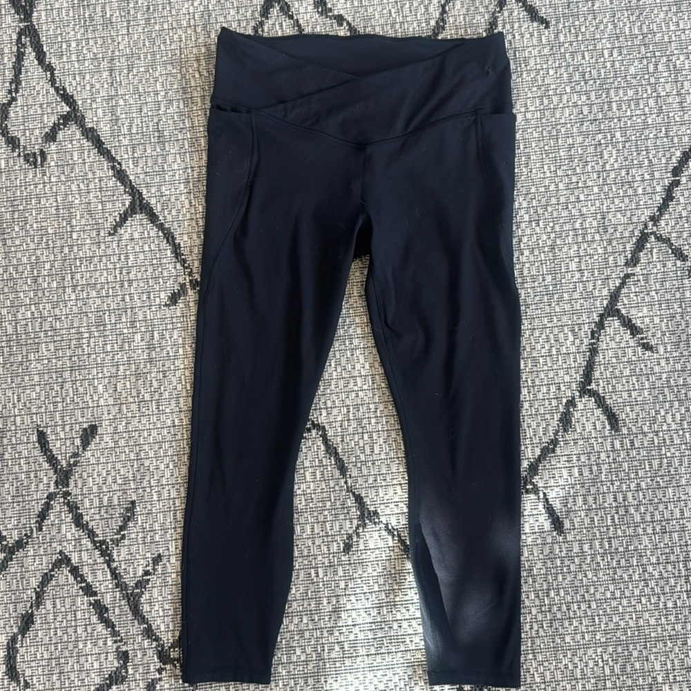 PureLuxe by FABLETICS- High waisted Crossover Size L 7/8
Reposhing
